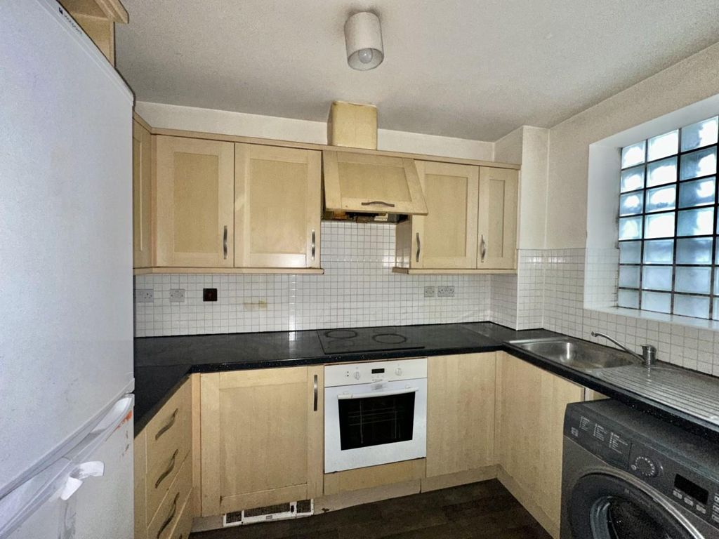 Property photo 2 of 5 52842Dd4-3A79-420E-B818-B8Cb44ce98c8.Jpg