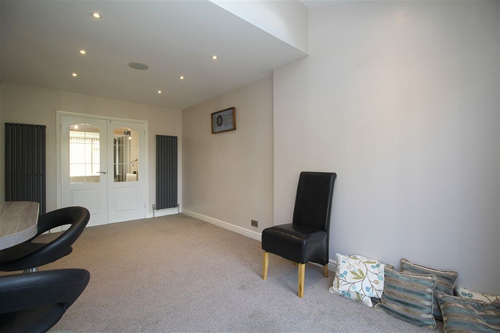 Property photo 3 of 39 Dining Area