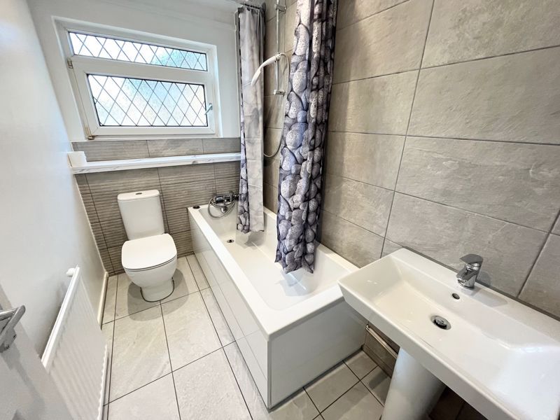 Property photo 3 of 10 Bathroom