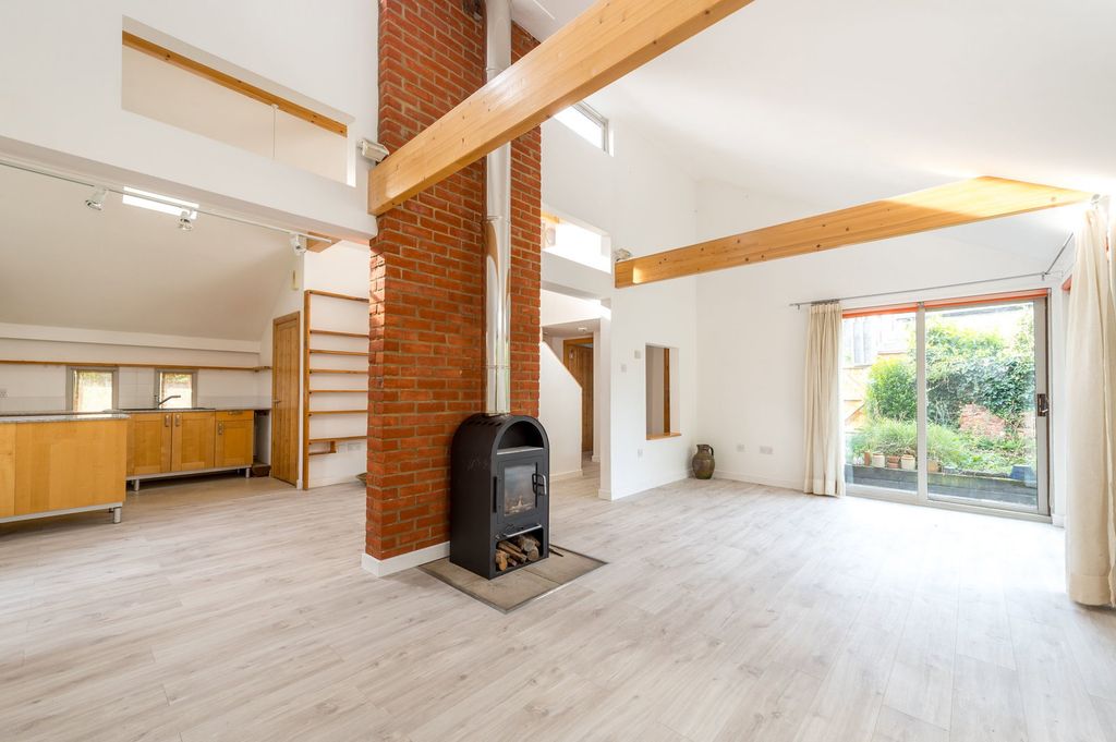 Property photo 3 of 25