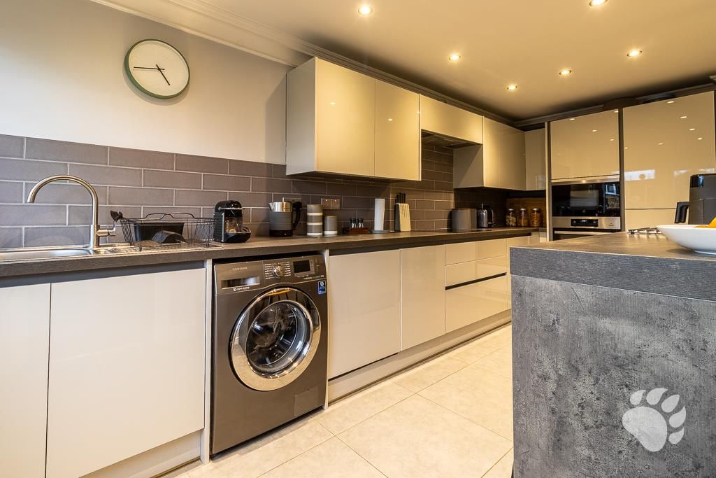 Property photo 3 of 26 Kitchen