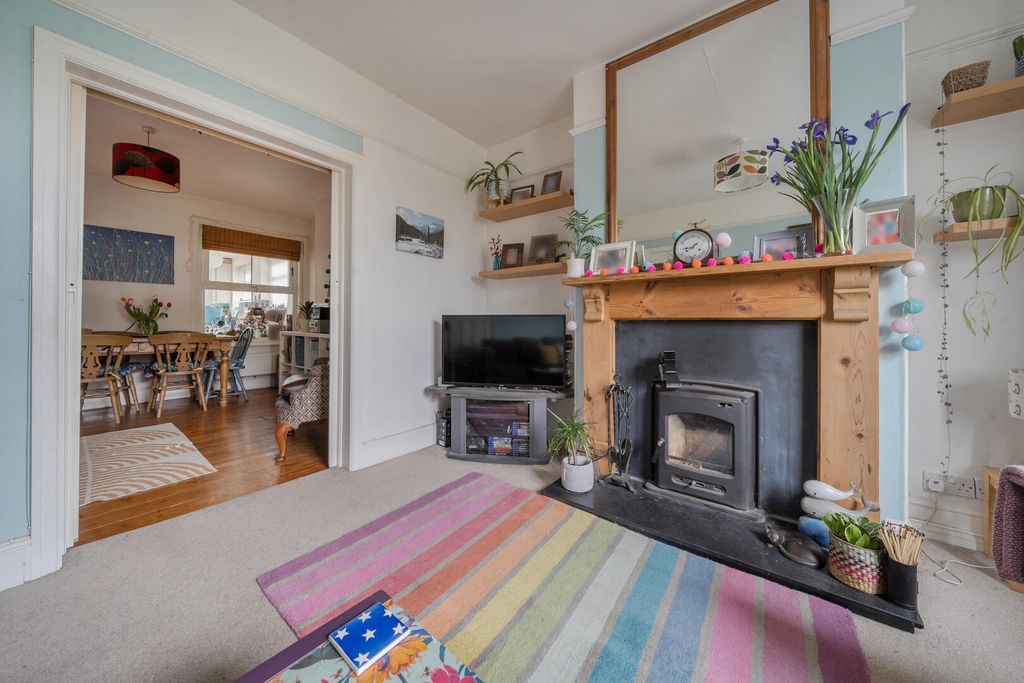 Property photo 3 of 25 Living Room