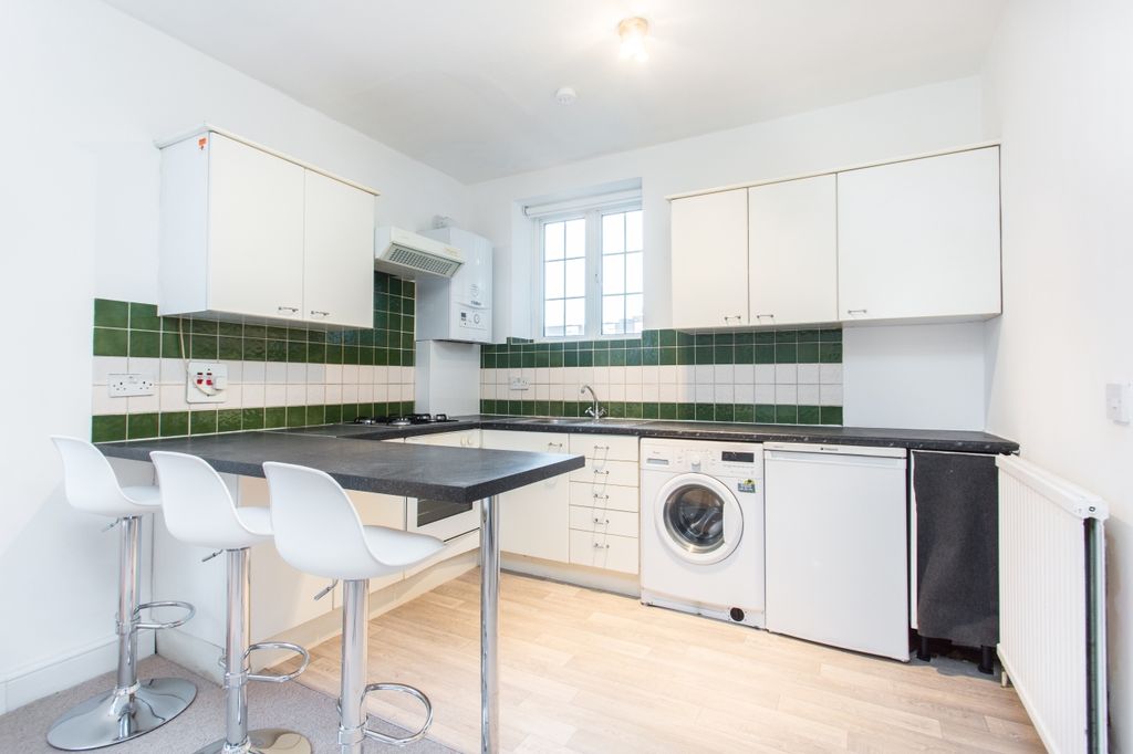 Property photo 3 of 7 Kitchen