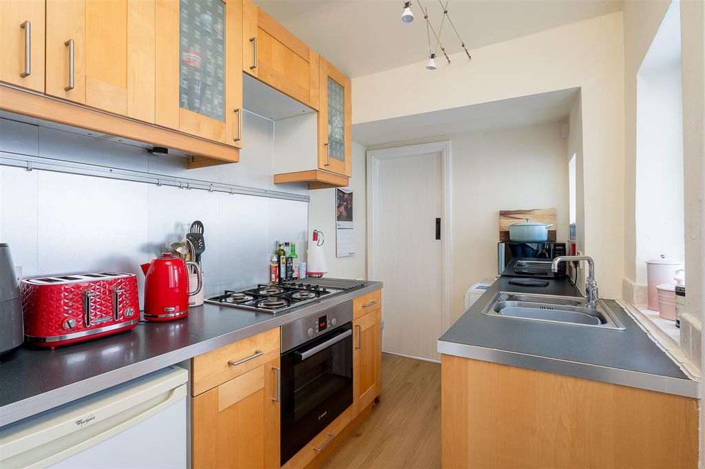 Property photo 3 of 14 Kitchen