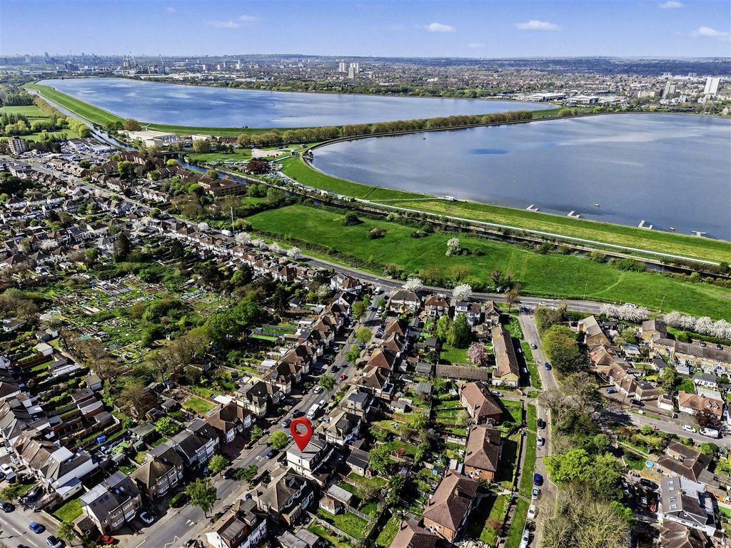 Property photo 2 of 29 Hawkswood_52 Copy Pin.Jpg