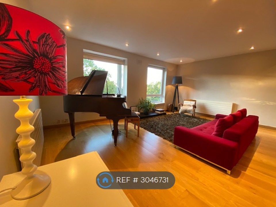 Property photo 3 of 21 Comfortable And Cosy Living Room
