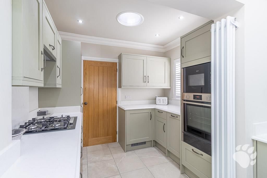 Property photo 3 of 18 Kitchen