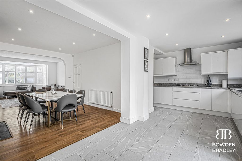 Property photo 3 of 18 Dining Room