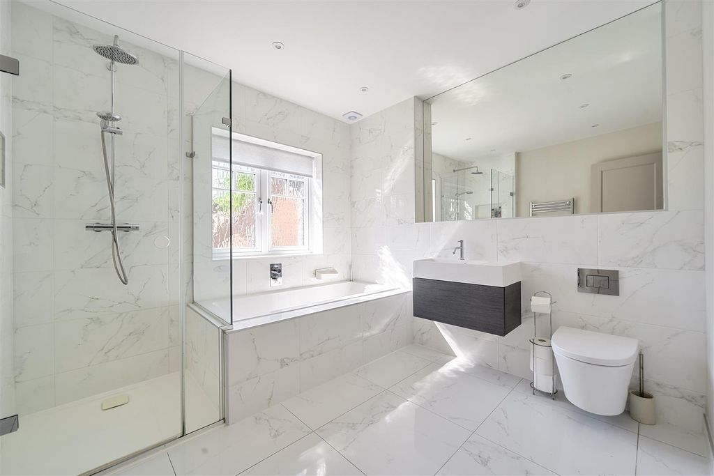Additional image 19 of 4 bed detached house for saleOak Apples Drive, Crowthorne, Berkshire RG45