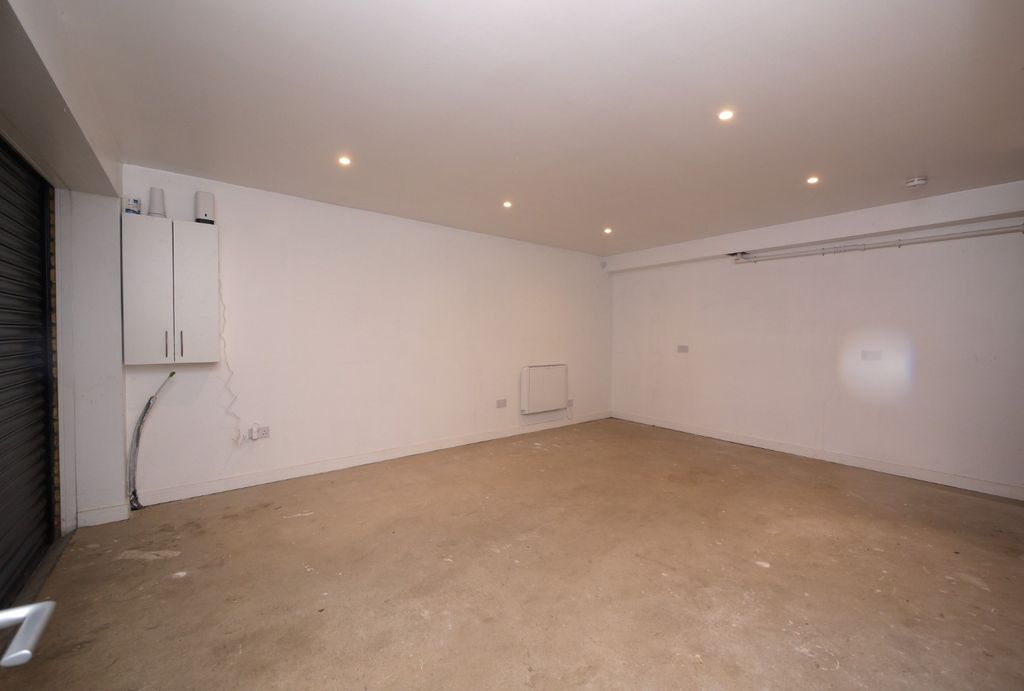 Property photo 3 of 9 3884183