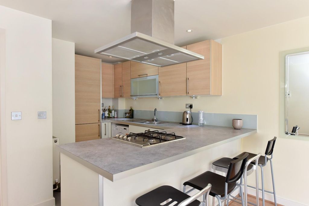 Property photo 3 of 9