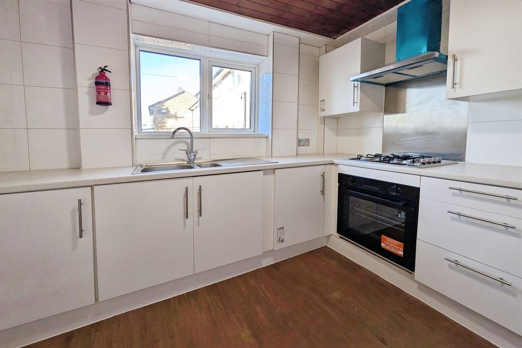 Property photo 3 of 8 (Main)