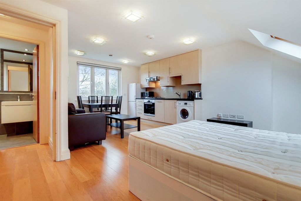 Property photo 1 of 8 (Main)