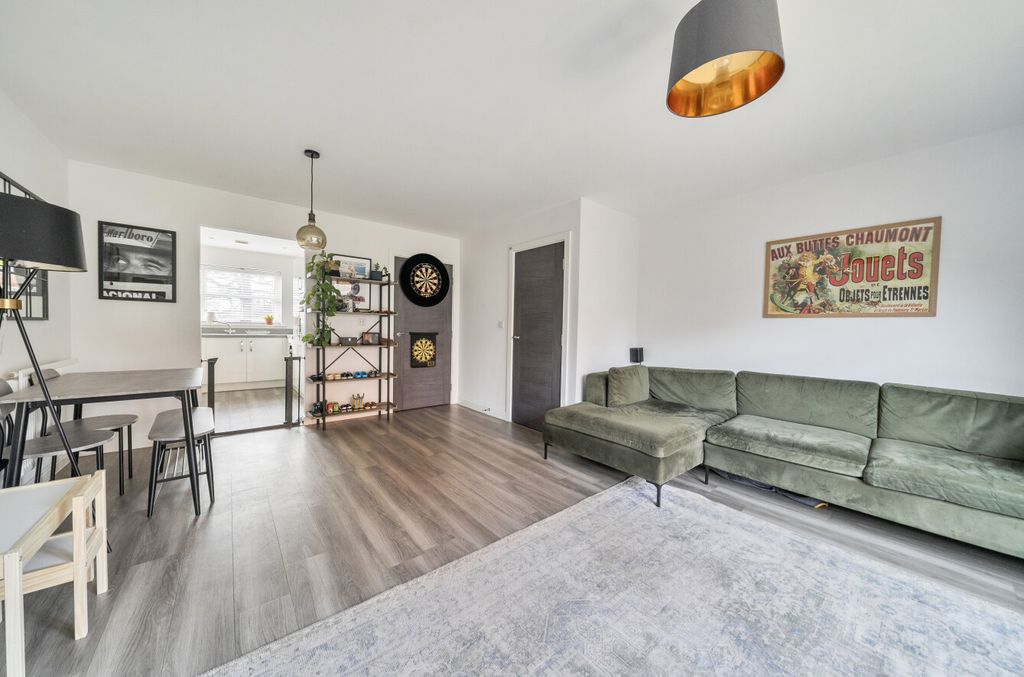 Property photo 3 of 21 1405544-7-697Cdb8...