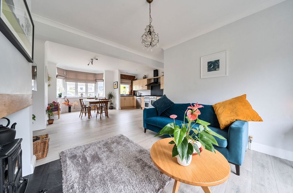 Property photo 2 of 25