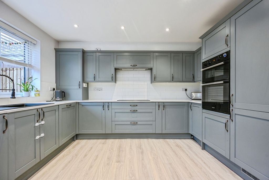 Property photo 3 of 18 Pbox-Img.Jpg