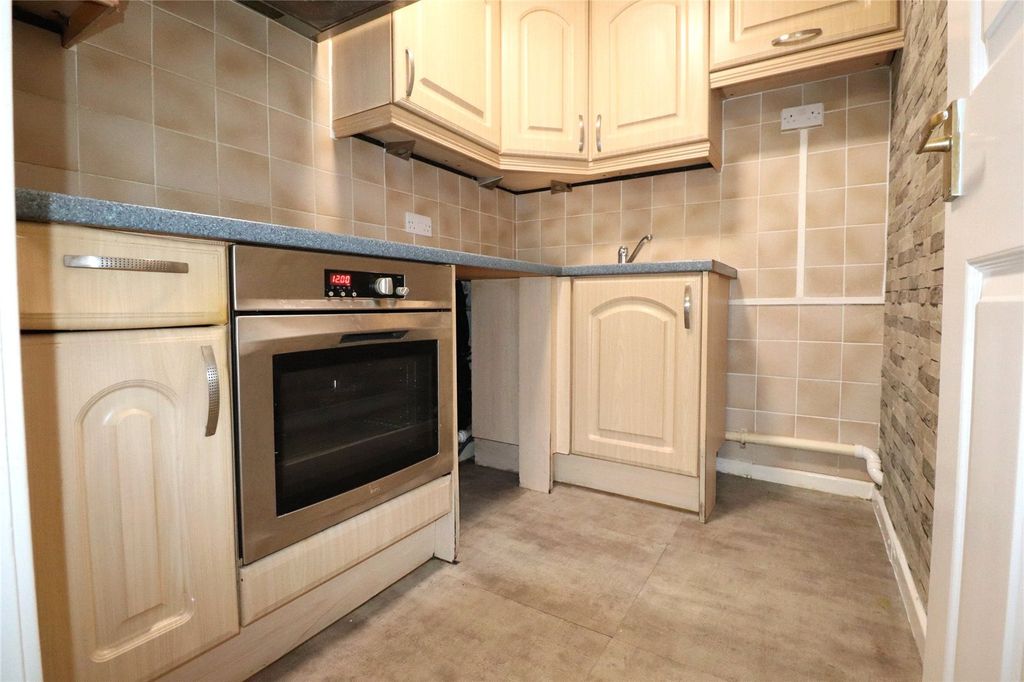 Property photo 3 of 5 Kitchen