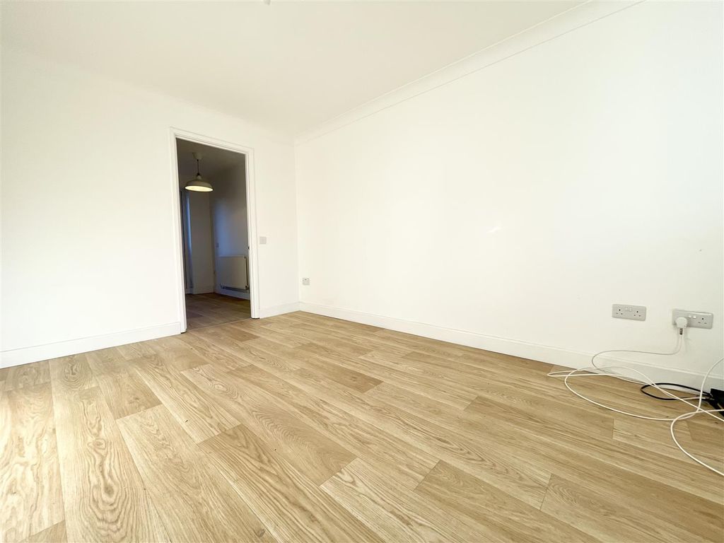 Property photo 3 of 11 Img_E0068.Jpg