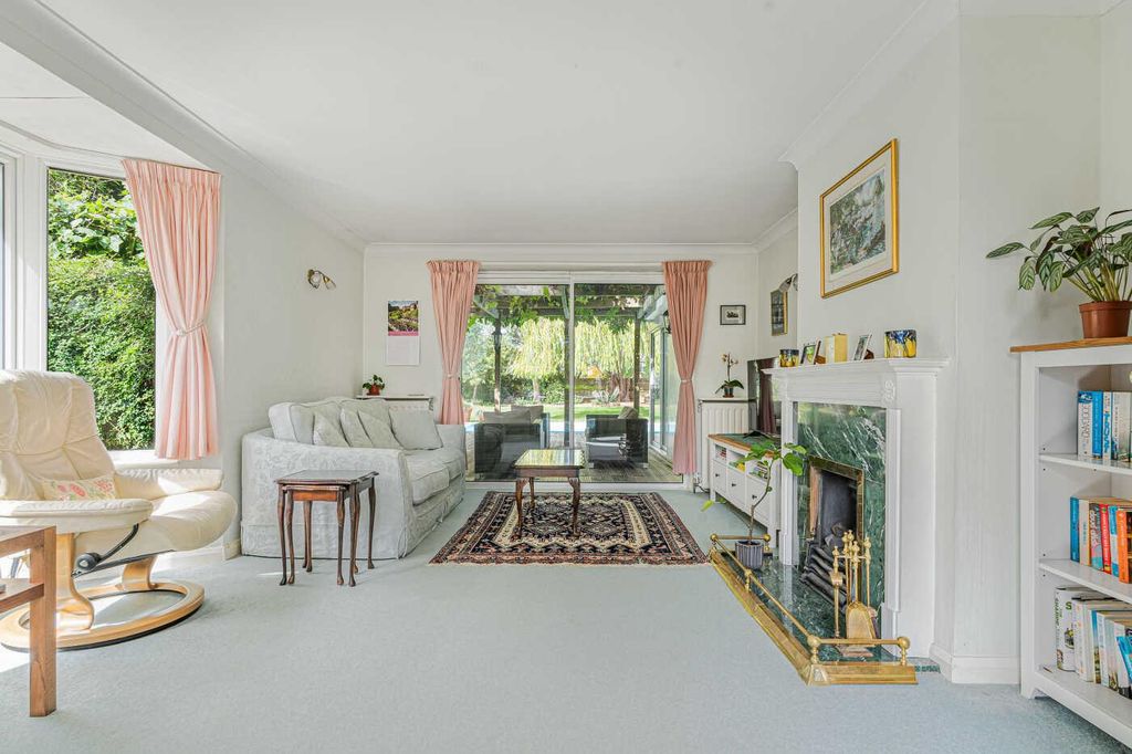 Property photo 3 of 23 Sitting Room