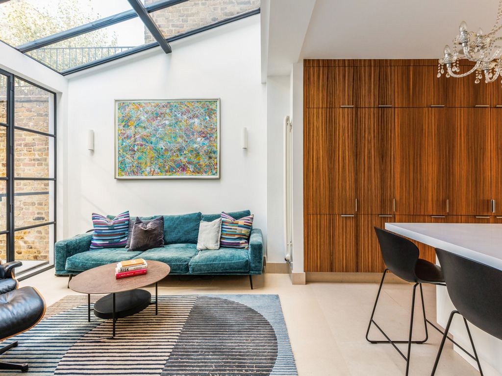 Property photo 2 of 32