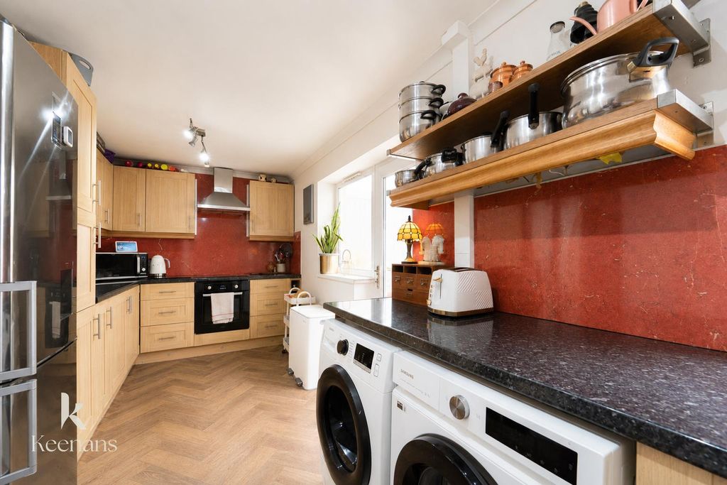 Property photo 2 of 25