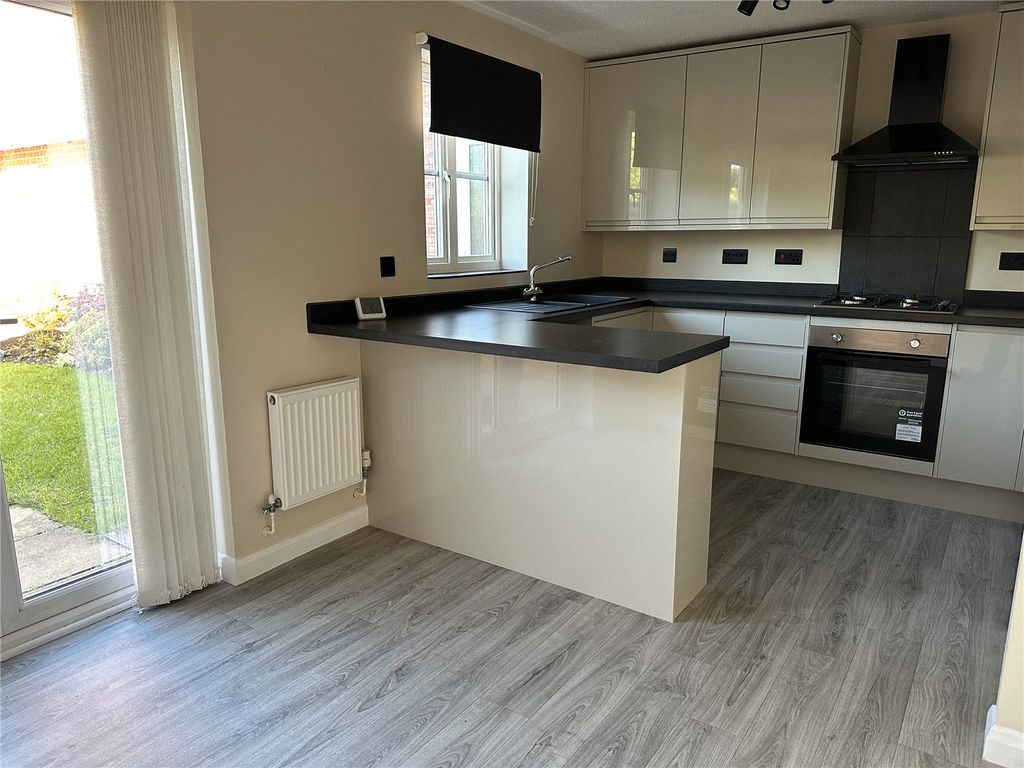 Property photo 2 of 16 Picture No. 11