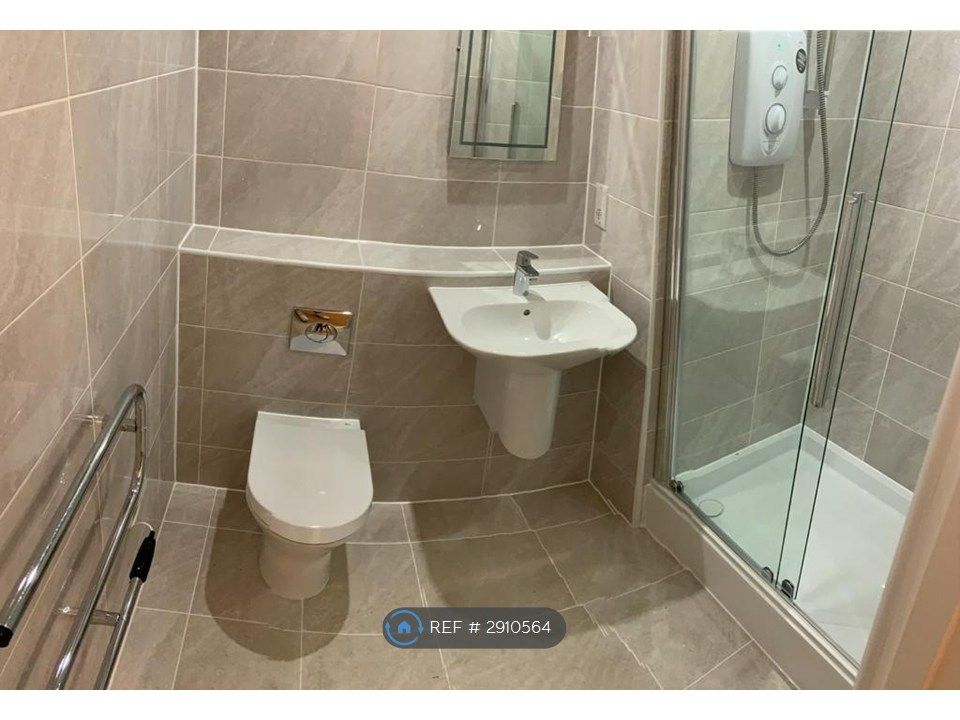 Property photo 3 of 9 Bathroom