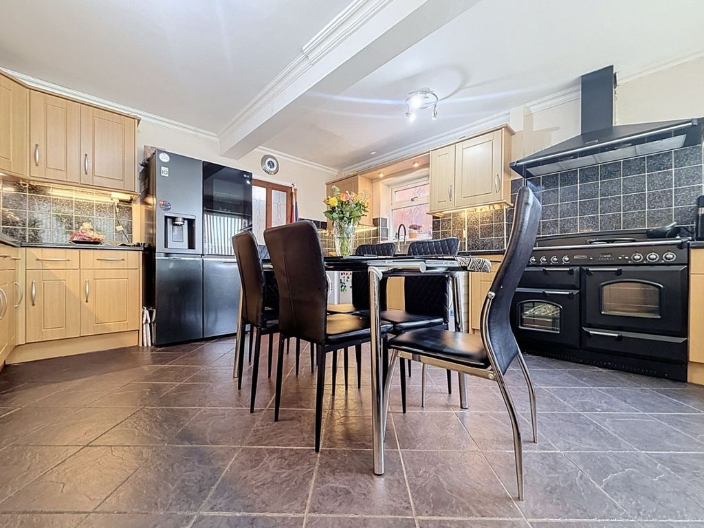 Property photo 3 of 18 Kitchen Diner 2