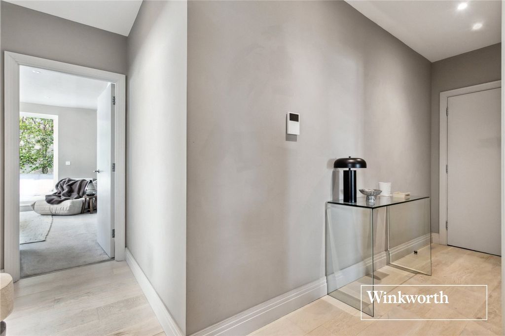 Property photo 3 of 19 Picture No. 14