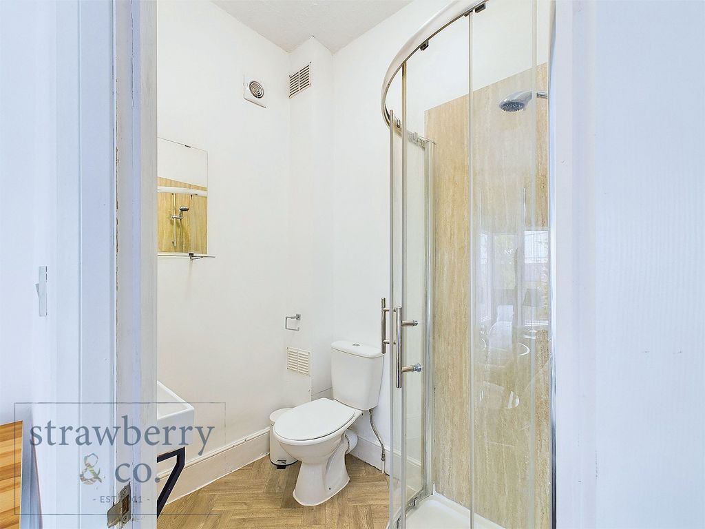 Property photo 2 of 13 Room 5