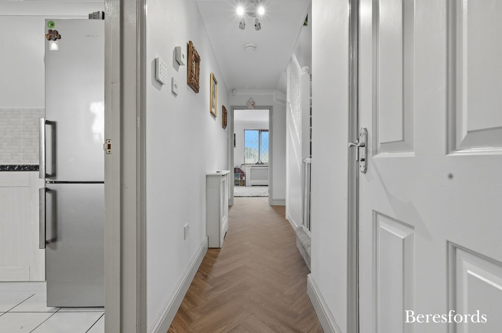 Property photo 2 of 16 Hallway