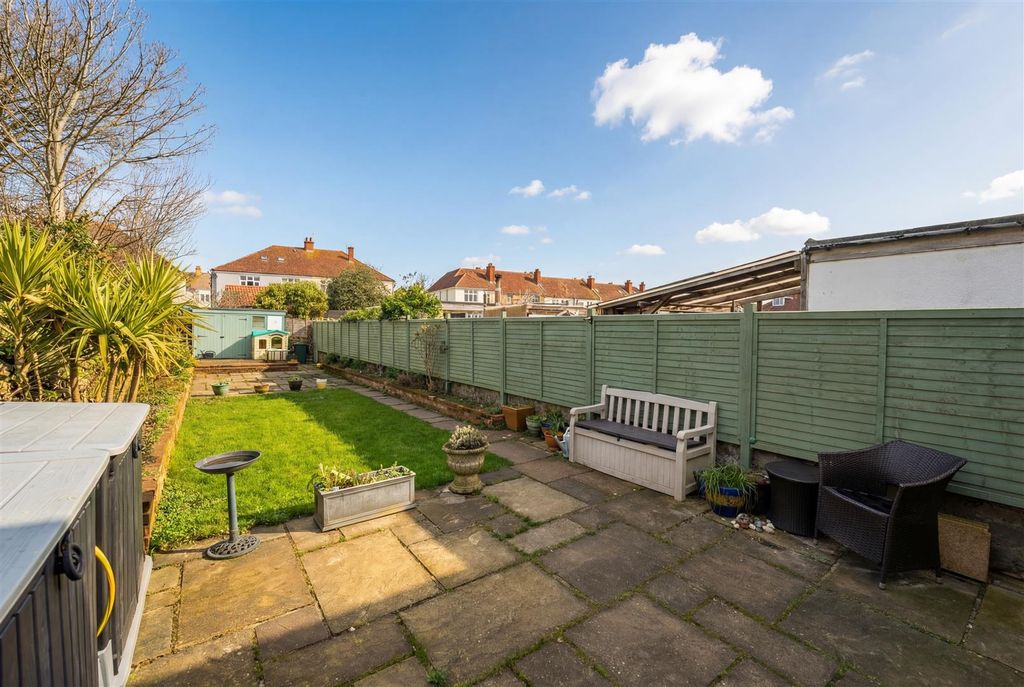 Property photo 2 of 20 Garden