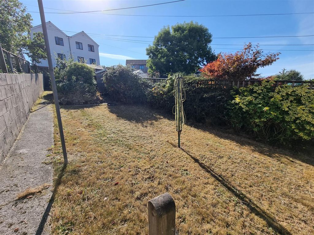 Property photo 2 of 11 Lawn.Jpg