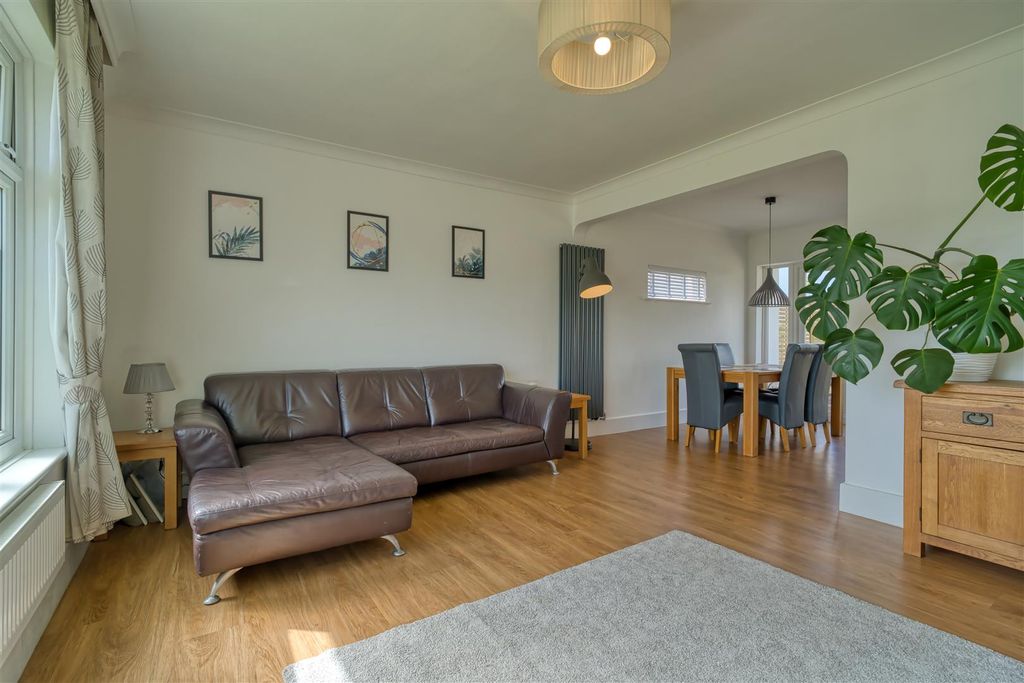 Property photo 3 of 12 Sitting Room