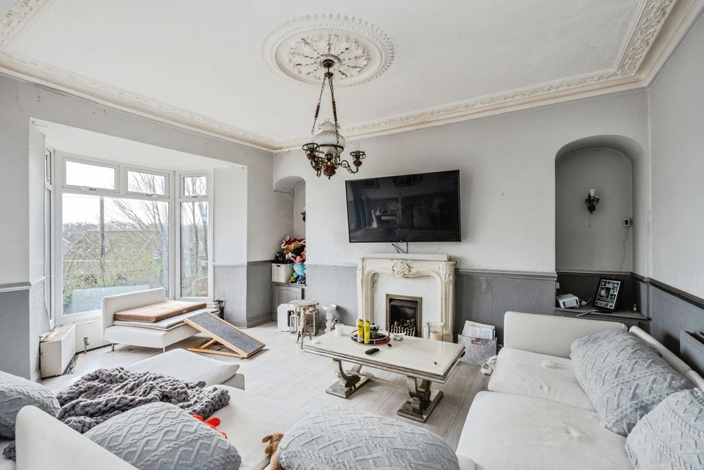 Property photo 3 of 18 Pbox-Img.Jpg