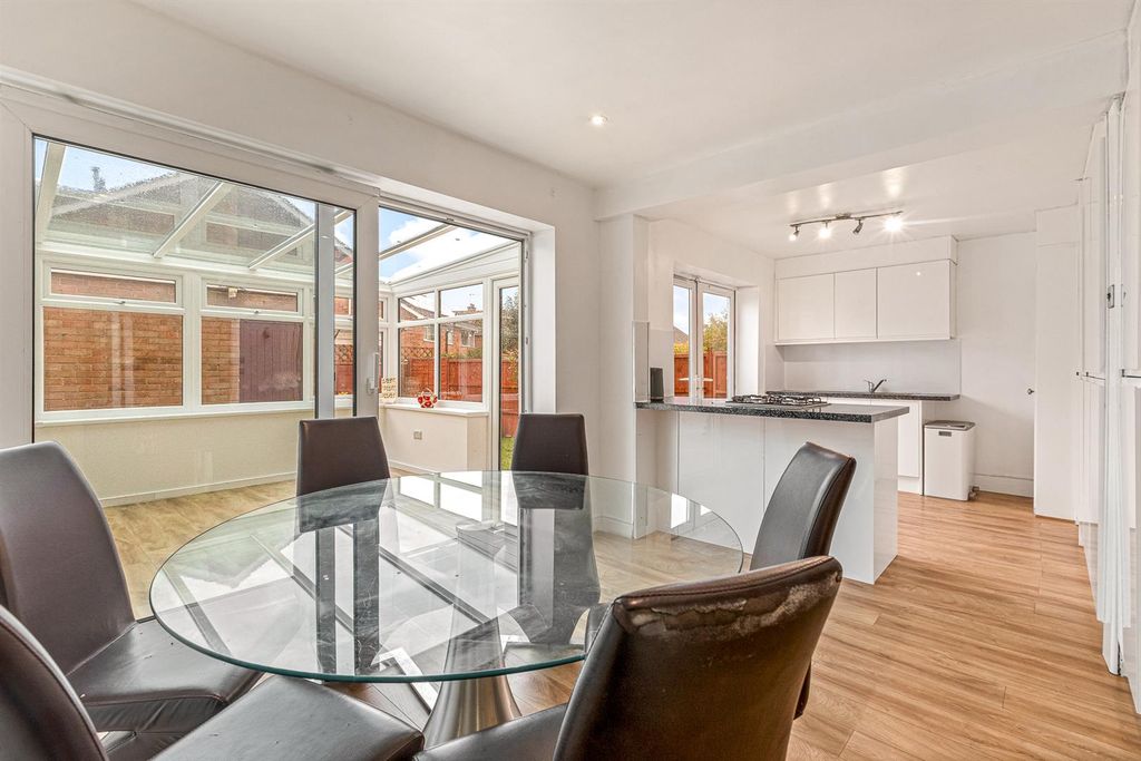 Property photo 3 of 30 Dining Kitchen