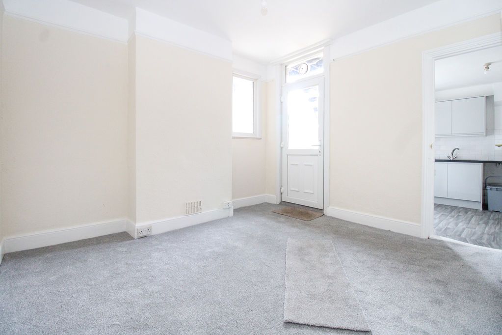 Property photo 3 of 16 Dining Room
