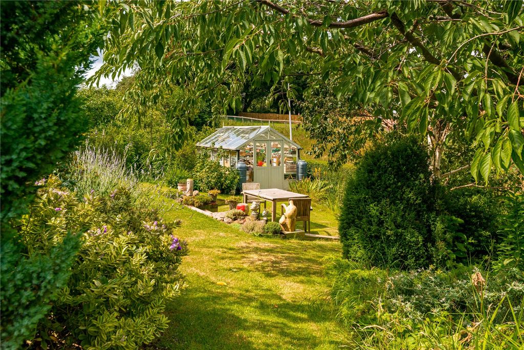 Property photo 3 of 42 Crofts Road 31