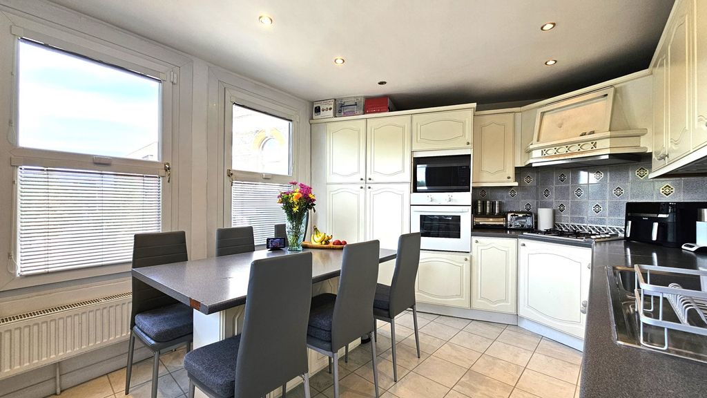 Property photo 3 of 23