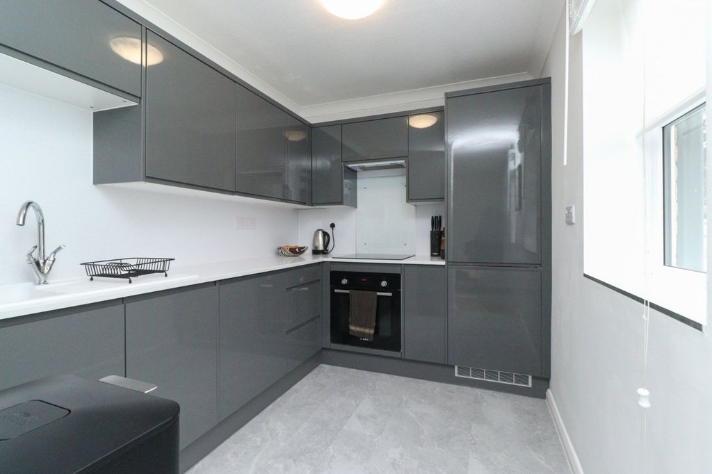 Property photo 3 of 8 Picture 3