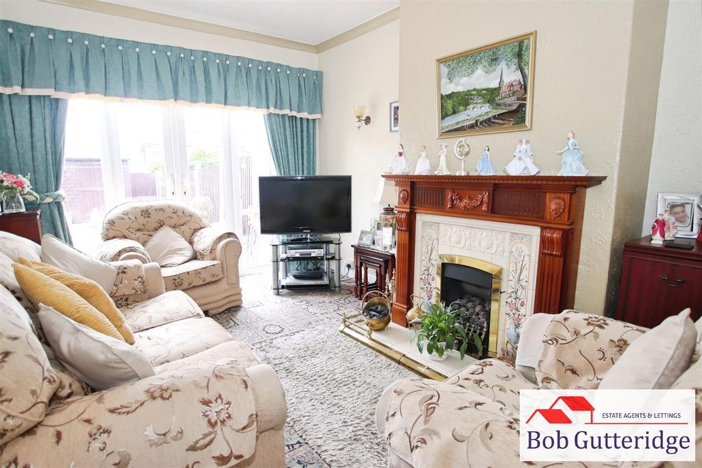 Property photo 2 of 27 Lounge