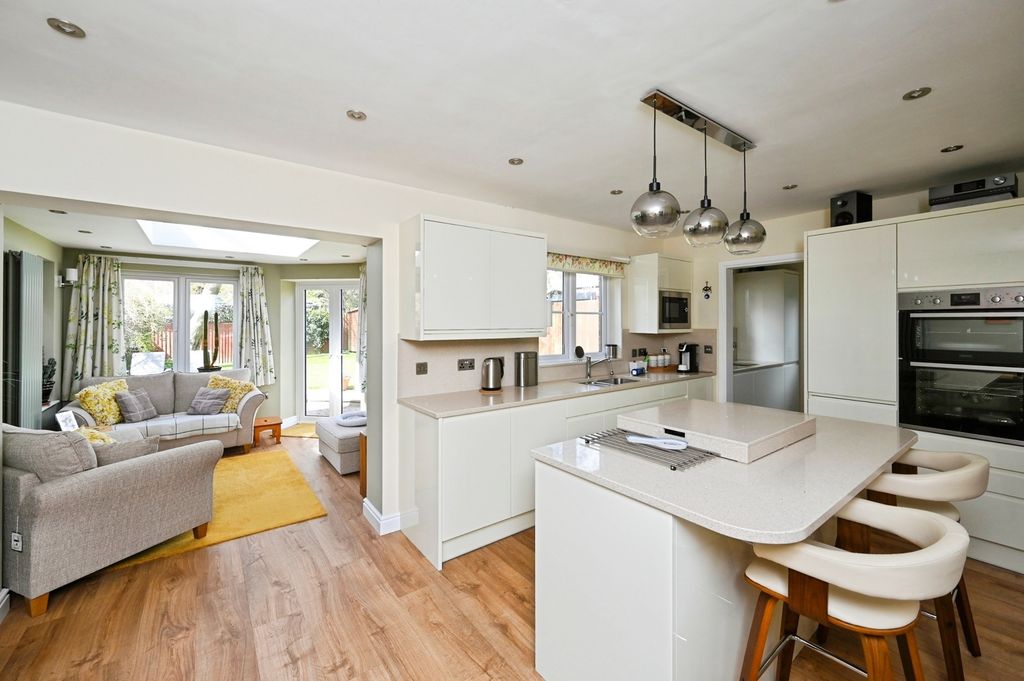 Property photo 2 of 21 Kitchen