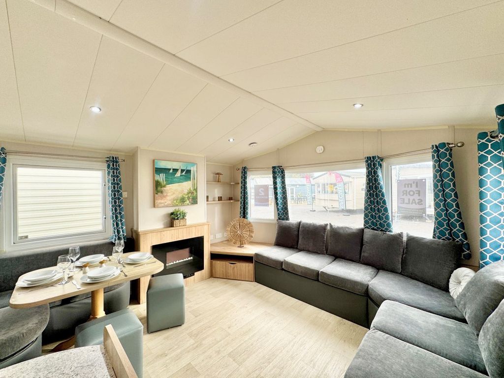 Property photo 1 of 10 Willerby Rio Gold 2015 Car0064828 121963797.Jpeg