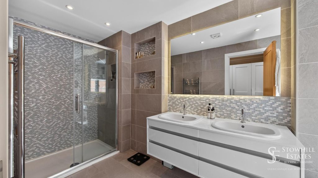 Property photo 3 of 29 Principal En-Suite