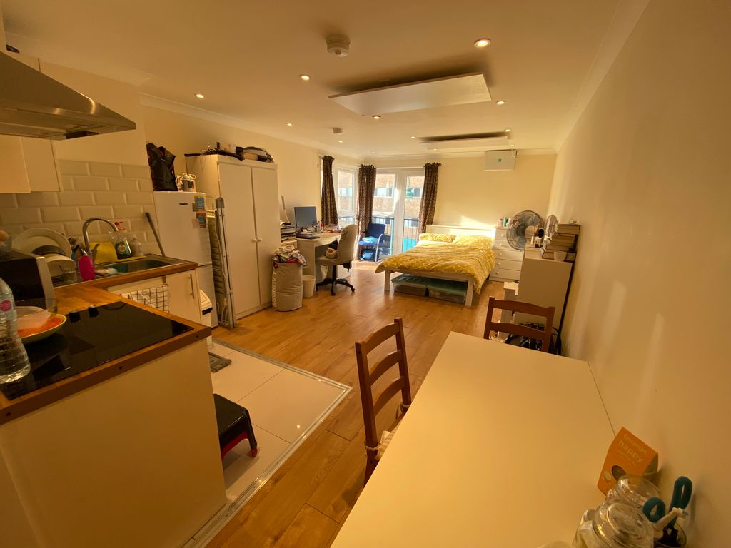 Property photo 2 of 8