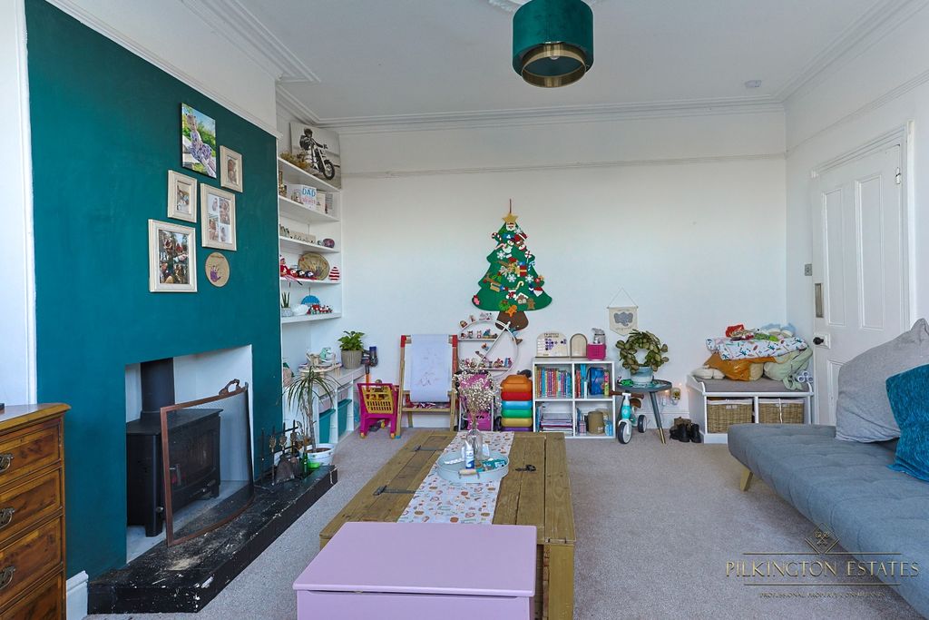 Property photo 3 of 18 4730294