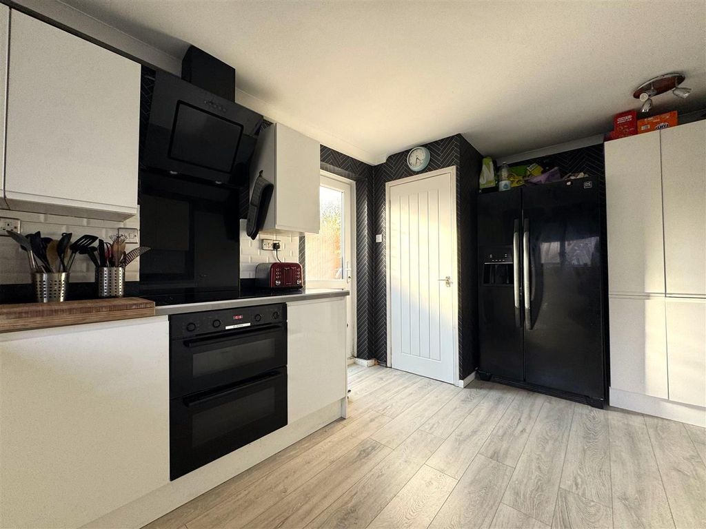 Property photo 3 of 18 Xj1Cvbv9v0-O702Zfsw9Aq.Jpg