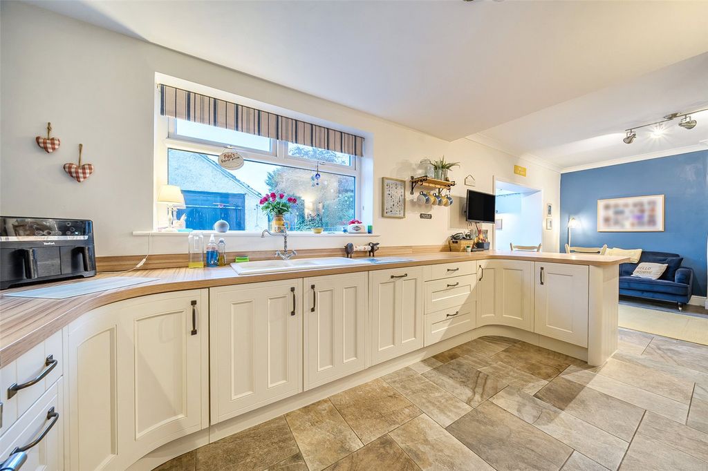 Property photo 3 of 23 Picture No. 14