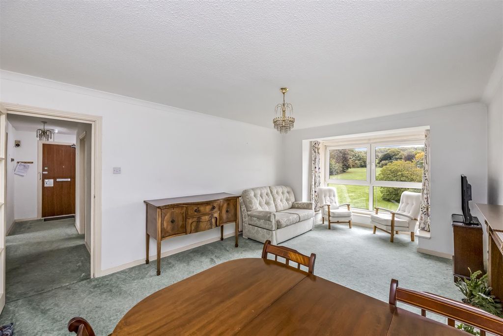 Property photo 1 of 16 Living/Dining Room