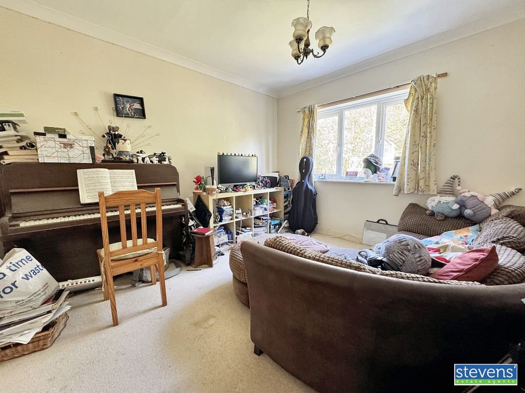 Property photo 2 of 17 Image00002